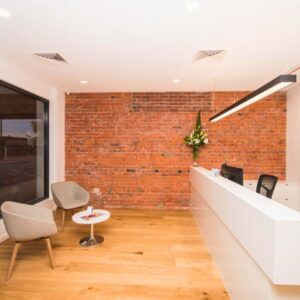 Receptie met PHL daglicht armatuur en volspectrumdaglicht led verlichting.