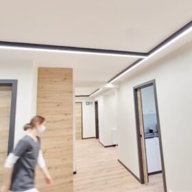 Verlichting-in-de-receptie-routing-en-wachtruimte-van-uw-tandartspraktijk