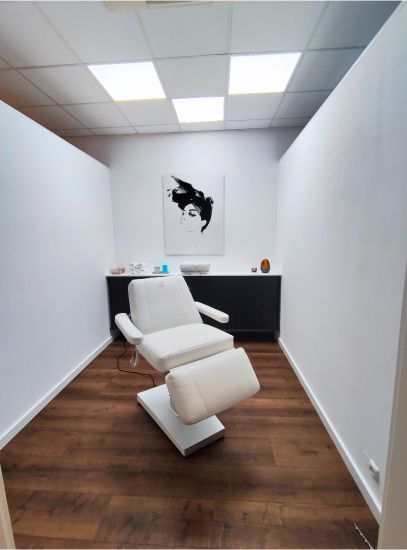 Full-spectrum Dentled DL62 LED's bij Brazilian Beauty in de Duitse Ruhrstreek, in de huidbehandelkamer.