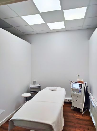 Behandelkamer van Brazilian Beauty by Ulysses met Dentled DL62-panelen.